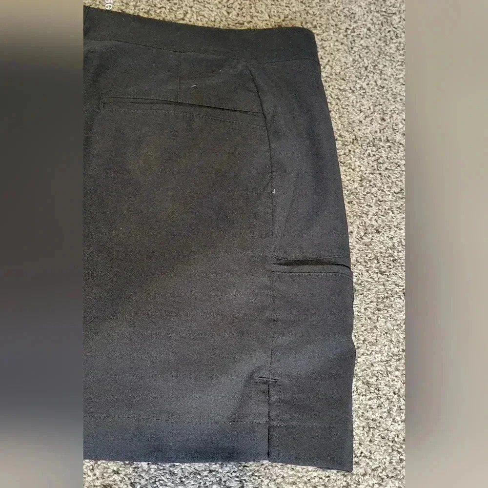 Columbia Titanium Womens Skort, size 6, black - Picture 2 of 10